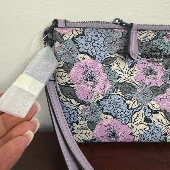 Coach NWT Floral Wristlet Clutch - Lilac and Blue medium wristlet - Picture 3 of 11